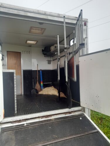 Fantastic 7.5t Horse Box - Picture 11 of 24