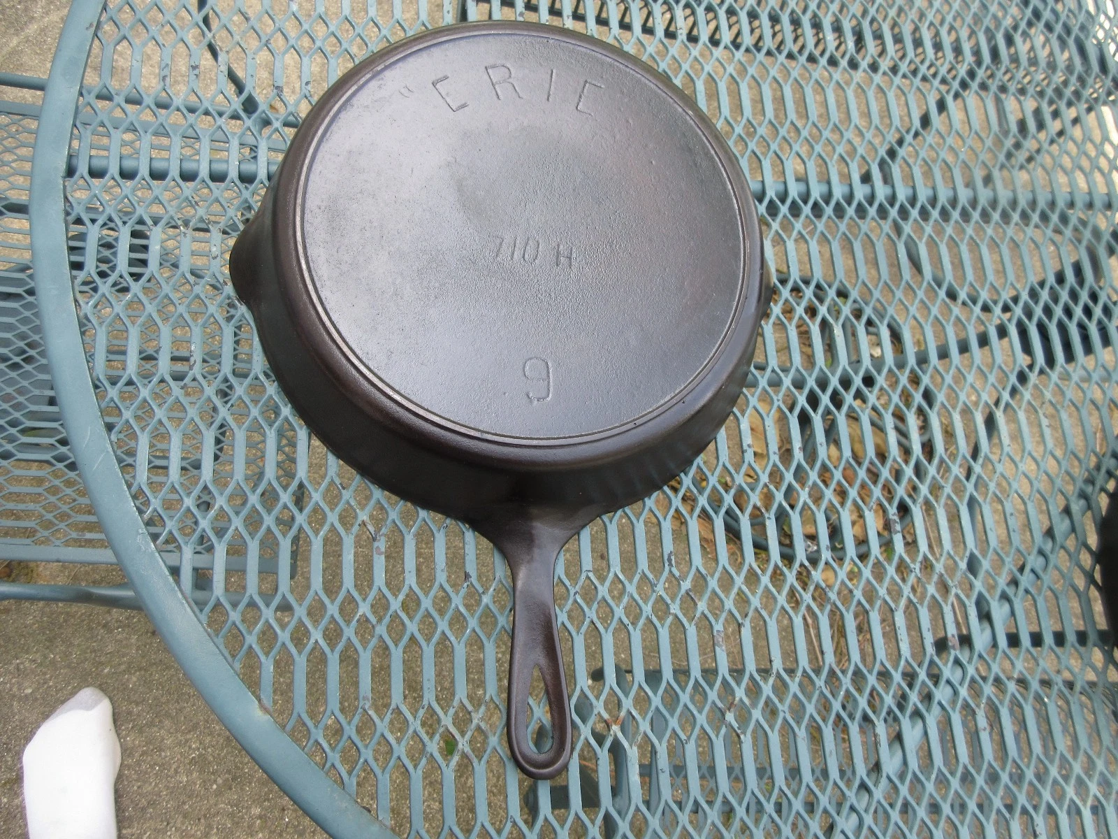 ANTIQUE ERIE CAST IRON SKILLET 710H NO 9 WITH HEAT RING
Opens in a new window or tab