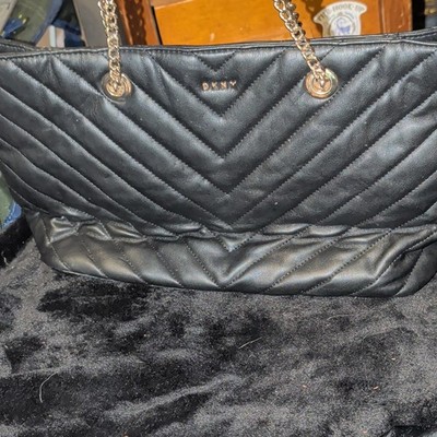 DKNY Black Quilted Shoulder Bag Zip Closure Gold Hardware Chain Strap Logo