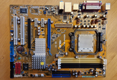 ASUS M2 N4 SLI Motherboard - Geforce 4MX 440 SE und Kingston Speicher