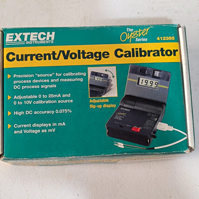Extech Instruments Oyster Series 412355 Process Current/Voltage Calibrator