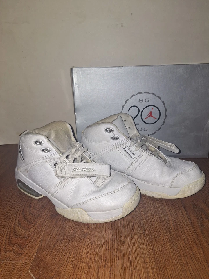 Vintage Nike Air Jordan 2005 20th Anniversary Team Reign White Silver Size 7 - Image 3 of 4