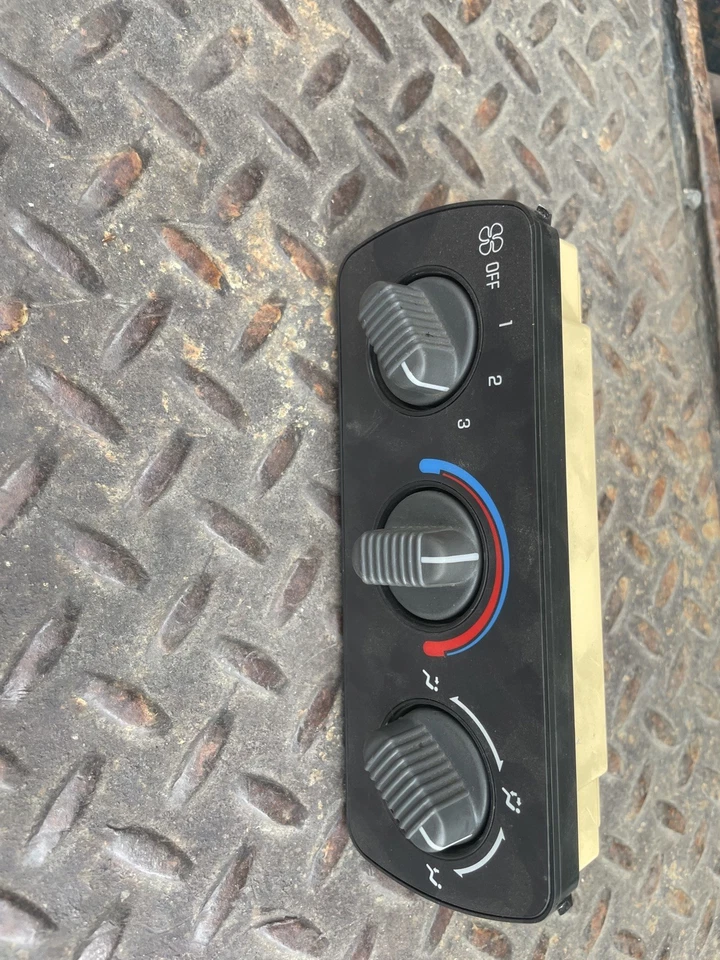 Console interruptor de controle climático HVAC frontal superior GM OEM com teto solar ATC 15748176 - Imagem 4 de 4