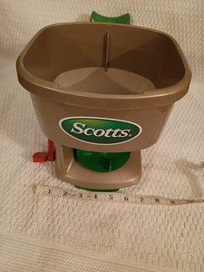 Whirl Hand-Powered Spreader , Handheld Spreader for Seed Or Salt
