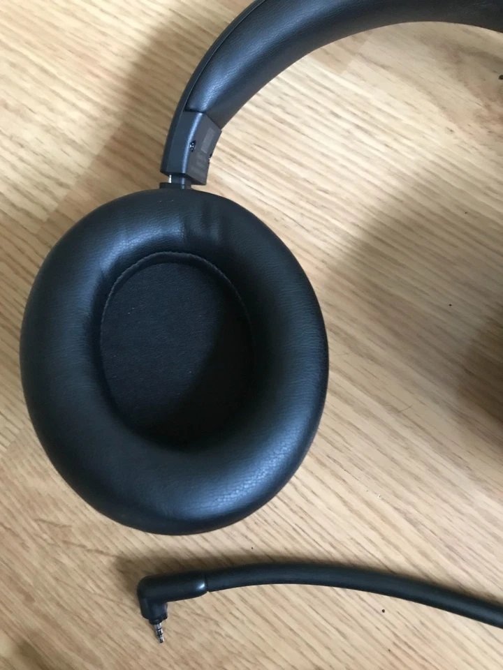 Complete Turtle Beach Stealth Pro wireless Bluetooth for Xbox ,Play Station, PC - Image 3 of 4