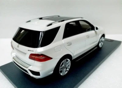 1/18 Resin car model Mercedes Benz ML63 AMG SUV 2012 White/Silver