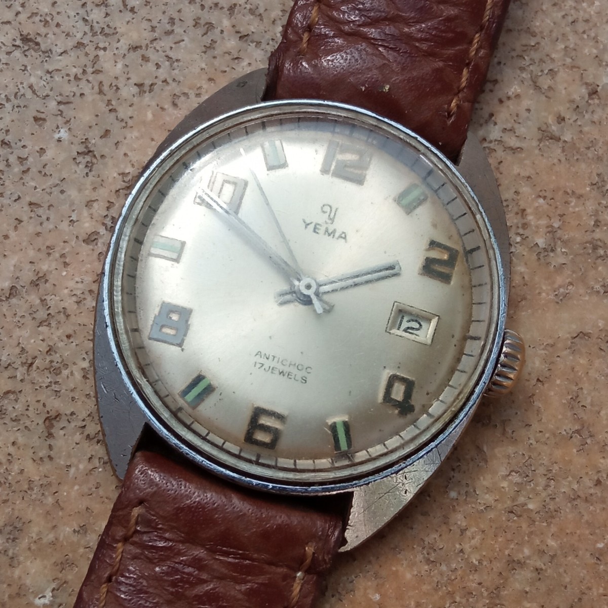Montre Vintage Yema Quartz Pour Piece Ou Reparation