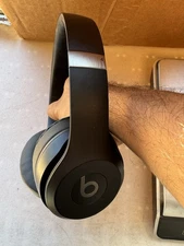 Beats Solo 4 A3140 MUW23LL/A True Wireless On-Ear Headphones Matte Black Used