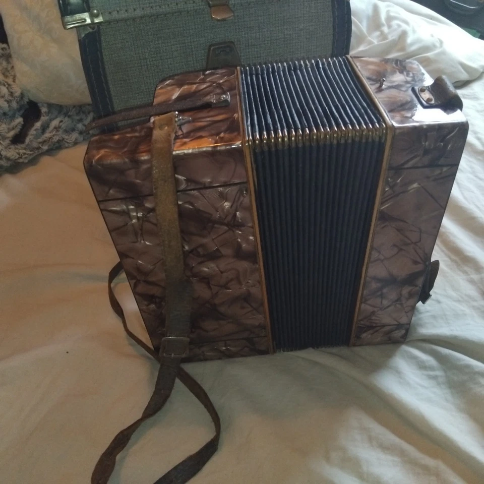 Acordeón botón Hohner vintage en C F - Imagen 4 de 4