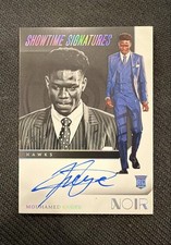2023-24 Panini Noir - Showtime Signatures Mouhamed Gueye #STS-8 /99 (AU, RC)