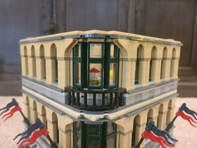 LEGO Creator Expert: Grand Emporium (10211 (Complete w/Manuals and Minifigs)