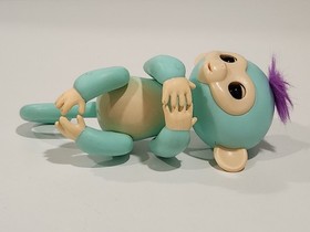 2016 WowWee Fingerlings Baby Monkey Zoe Interactive Pet Toy Blue Purple Works