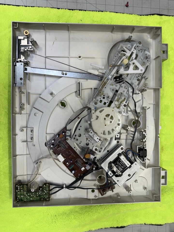BRAND NEW TECHNICS SL-Q210 220V TURNTABLE BODY ONLY SEE PICS 4 WHAT IS INCLUDED - Image 4 of 4