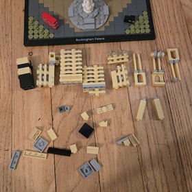 LEGO ARCHITECTURE: Buckingham Palace - Set # 21029 - Used