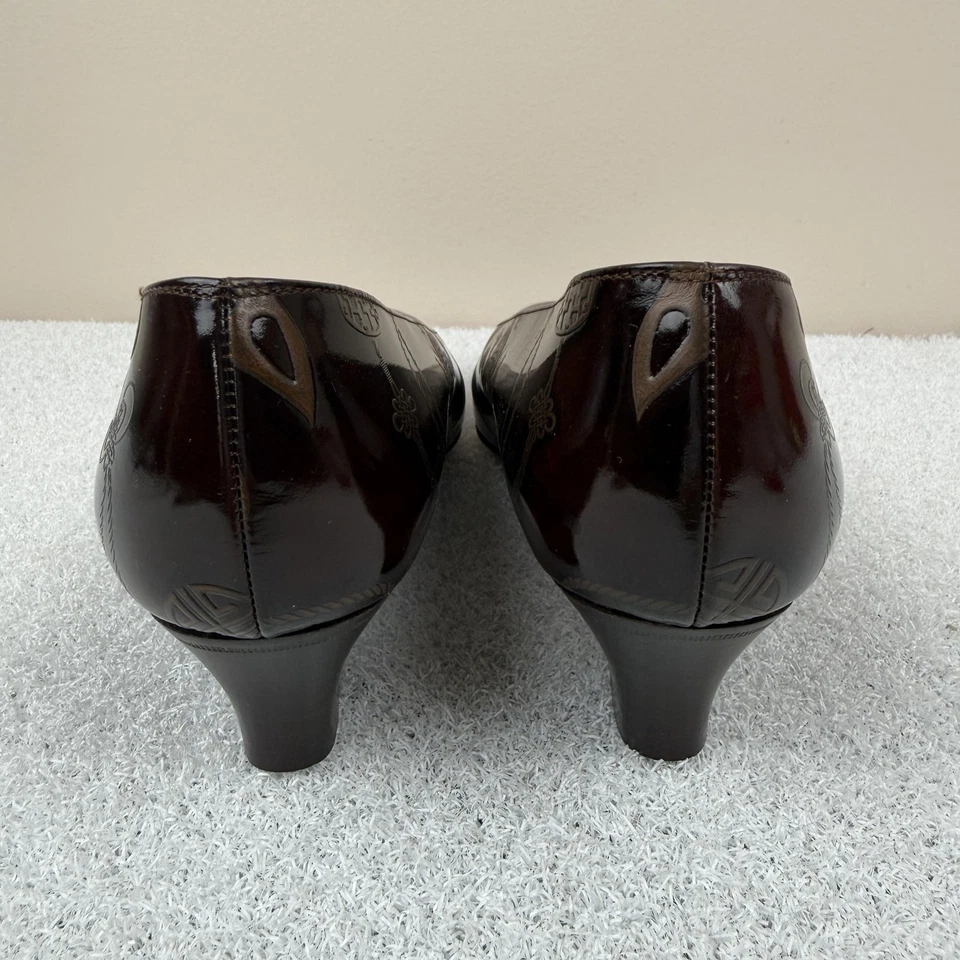 Bruno Magli Shoes Womens Size 6.5 Burgundy Leather Pumps Dragon Print Italy FLAW - Image 4 of 4