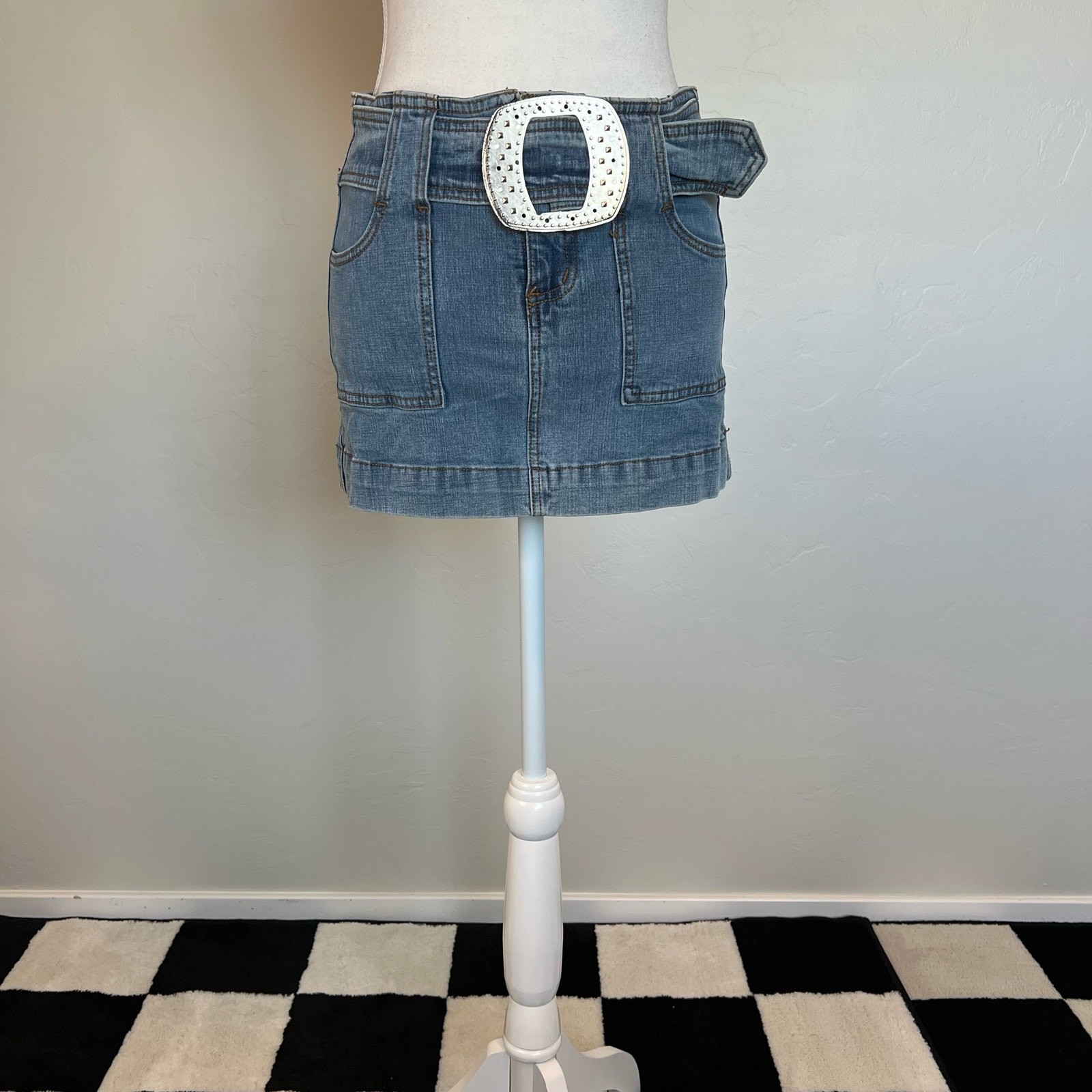 Y2K Aesthetic Mini Skirt Retro 2000s Fashion Trendy Outfit