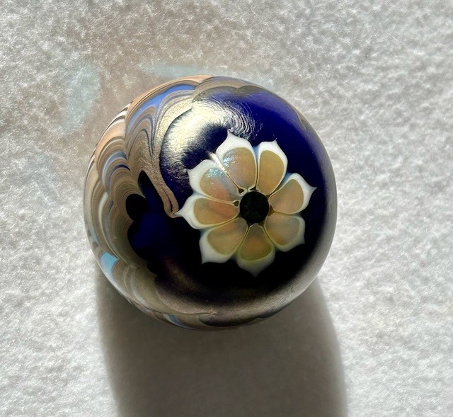 Vintage Lundberg Studios (Daniel Salazar) Paperweight - Flower - 1975