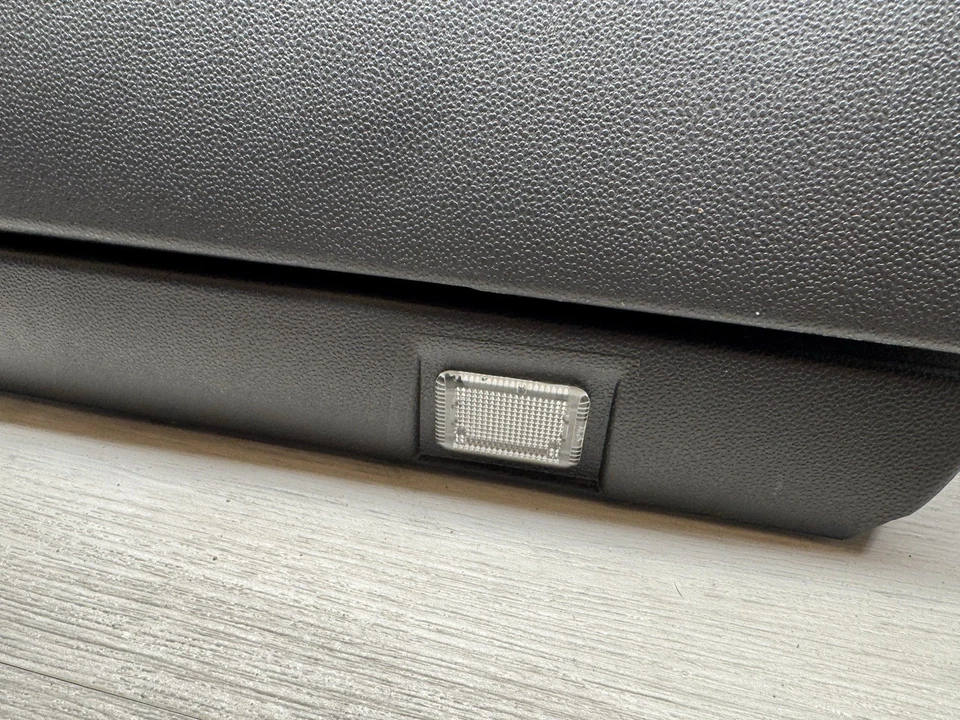 06-13 Volvo C70 Salpicadero Delantero Salpicadero Guantera Compartimento de Almacenamiento Cubierta Fabricante Original Foto 4 de 4