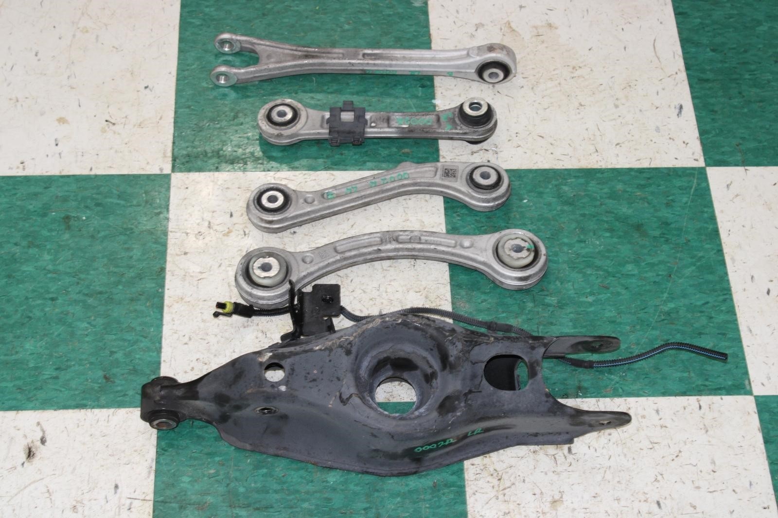 Maserati Ghibli 2014-2024 Rear Left Upper Control arms Set