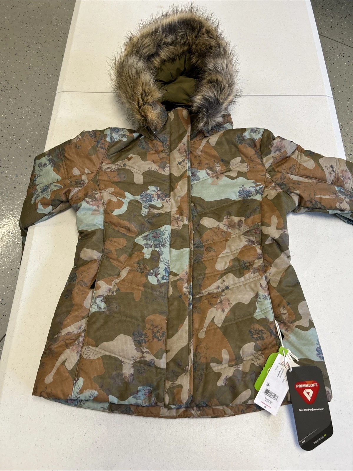 Obermeyer Womens Tuscany II Jacket Vintage Camo Size 8 Ski Snow Hooded Zip