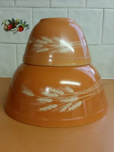 Pyrex 2 Autum Harvest Wheat Nesting Mixing Bowls  Burnt Orange Glass 403 & 401