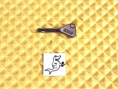 SNACK or SODA VENDING MACHINE #413 HIGH SECURITY KEY / Free Ship!