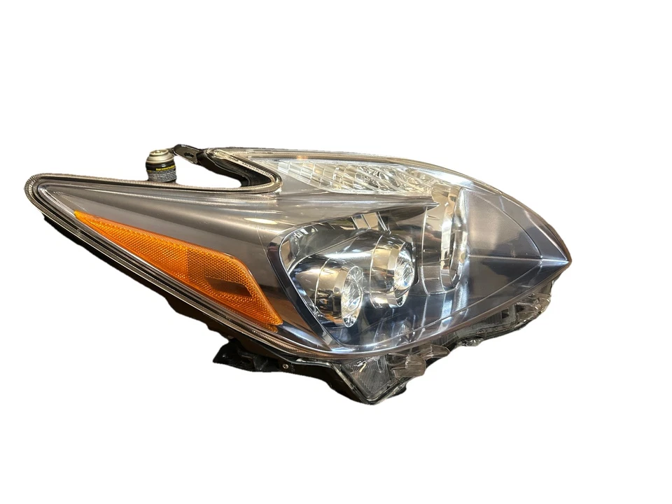 2010-2015 Toyota Prius HID Right (passenger) Headlight Assembly W/Module Xenon - Image 2 of 4