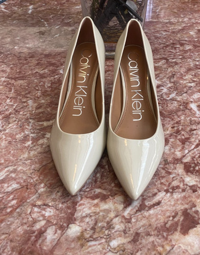 New Calvin Klein Gayle Women's Ivory Patent Pointed Toe Stiletto Pump 8.5M, $119