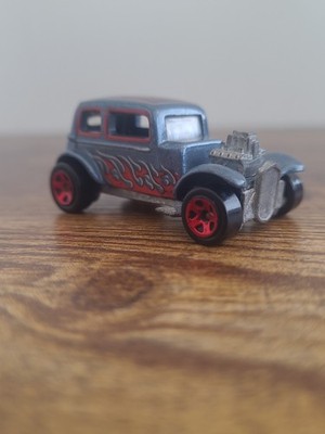 2009 Hot Wheels Gray Red Flames '32 FORD VICKY Rebel Rides A43 Loose