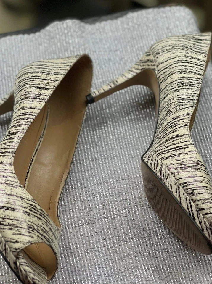 Enzo Angiolini Peep Toe, Platform 3” Pumps, Versatile Bl & White Stripes, Sz 6 - Imagem 2 de 4