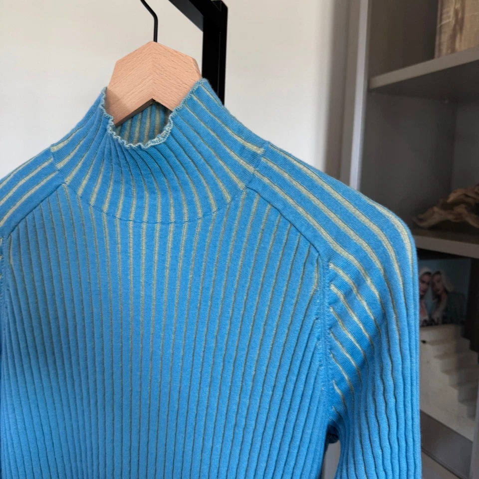 Suéter de malha de seda Burberry cashmere dois tons azul amarelo pescoço simulado com nervuras médio - Imagem 3 de 4