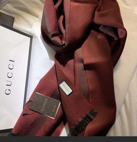 グッチ ウール エンブレム クレスト スカーフ 08.338.986 Good condition Gucci Emblem Crest Herringbone Scarf 08.338
