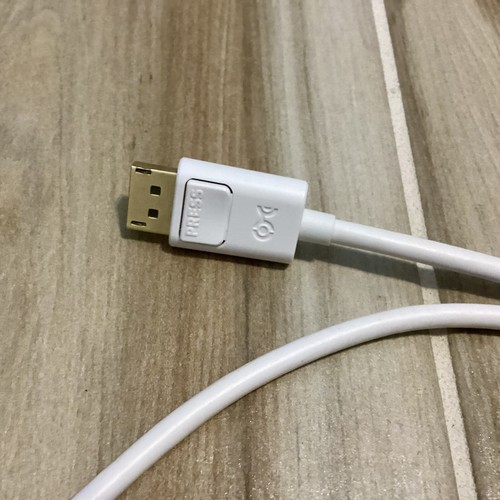 4K Mini DisplayPort to DisplayPort Cable 6Ft by Cable Matters, Used - Picture 6 of 6