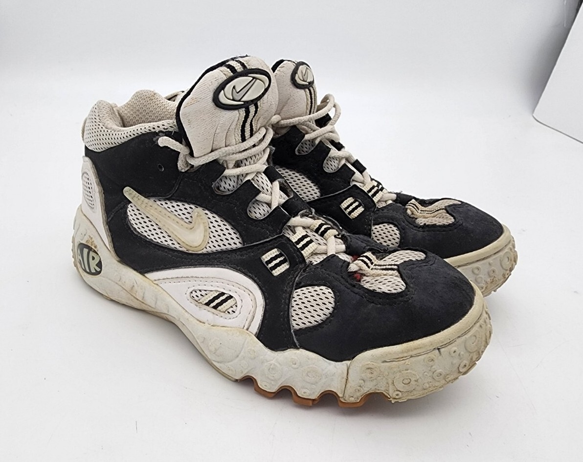 happy Nike Womens Execute Mid Black / White 158005 011. Size 6.5 | eBay