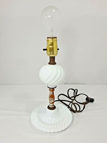 Milk Glass Lamp Light White Swirl Pattern Metal Base MCM Vintage WORKS - Picture 4 of 12