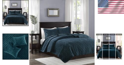 Elegant Harper Velvet Coverlet with Geometric Design, King Size, All Seasons - Picture 2 of 13