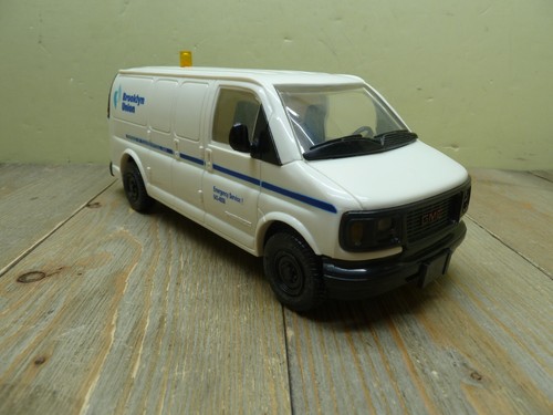 DG Productions Brooklyn Union Gas Service Van GMC Savana Coin Bank Lights In Box - Picture 2 of 15