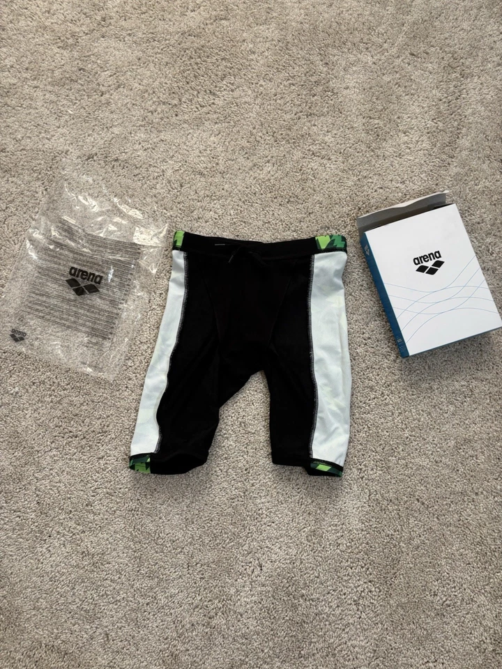 黑色竞技场泳装 Jammers 带绿色闪电设计,尺寸 24 — 第 4/4 张图片