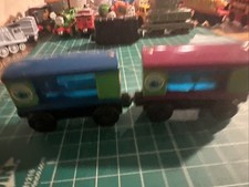 Thomas  Friends Wooden Railway Train Tank Engine - Aquarium Cars Lot x2 - GUC
