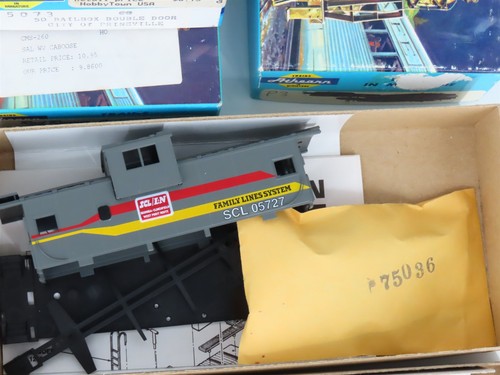 LOT of 25 HO Scale Athearn CSX/SP/ATSF/WC Assorted Freight Car Kits - Picture 23 of 23