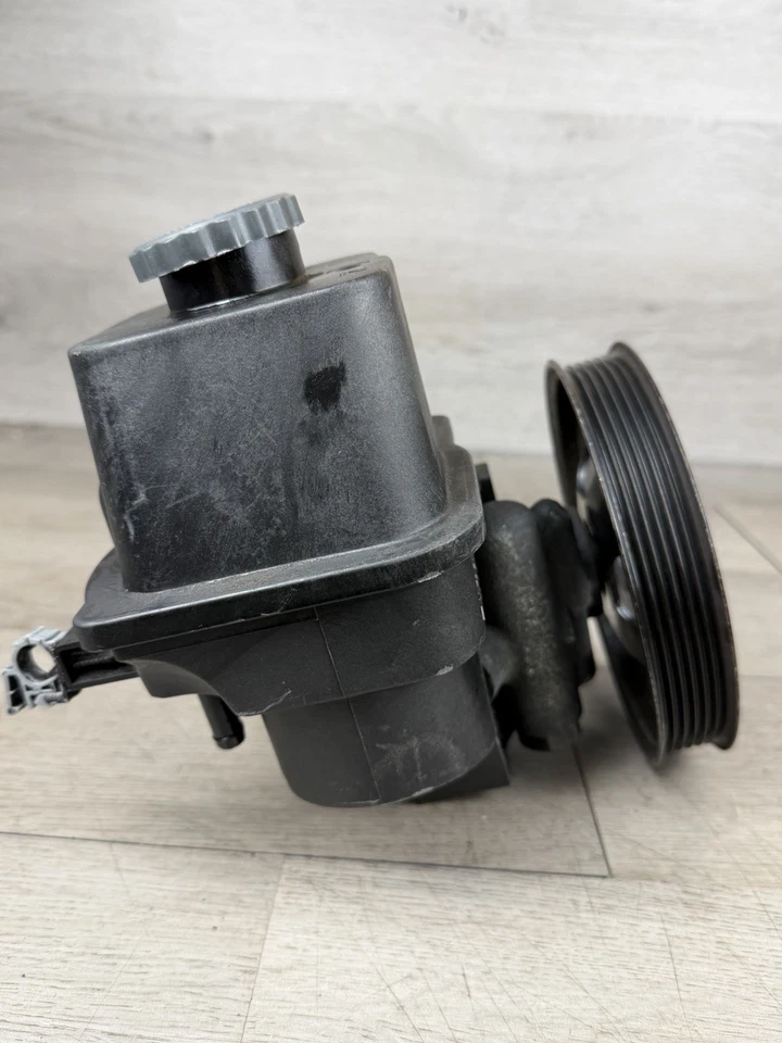 Bomba de dirección asistida GMC Envoy 2002-2009 4,2 L Foto 2 de 4