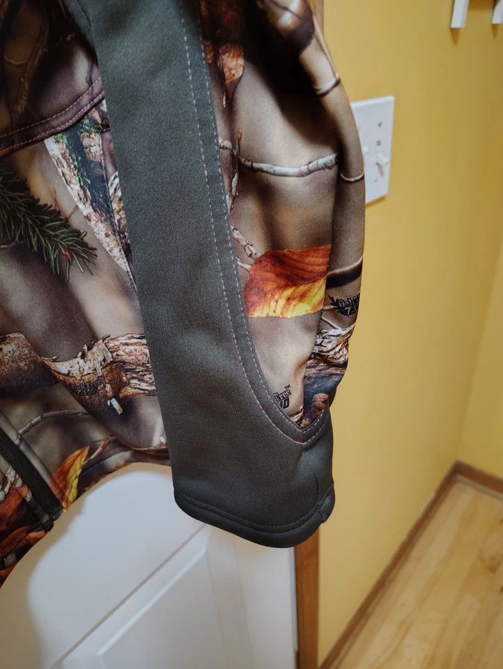 Legendary Whitetails Timber Creek Women's Lined Softshell Jacket Size S - Image 4 of 4