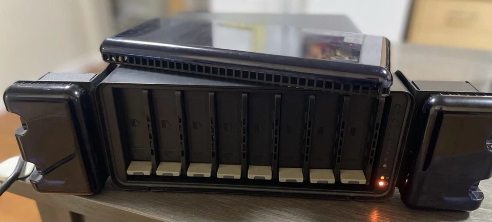 Data Robotics Drobo Pro DRPR1-A 8-Bay, Rack Included. HD’s, cables not Included. - Image 3 of 4