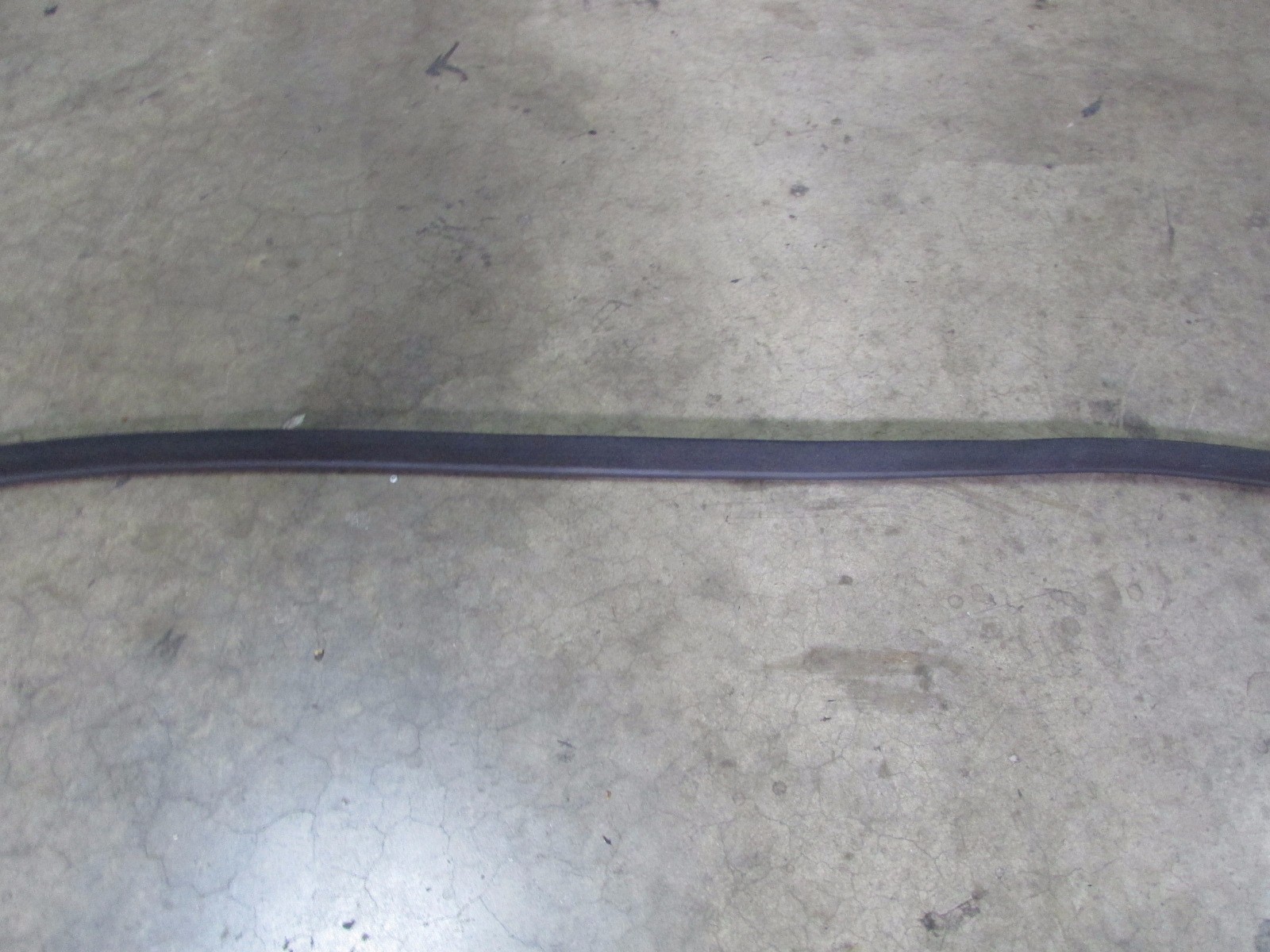 Maserati Quattroporte, LH Left Front Rubber Door Gasket, Used, P/N 67475500