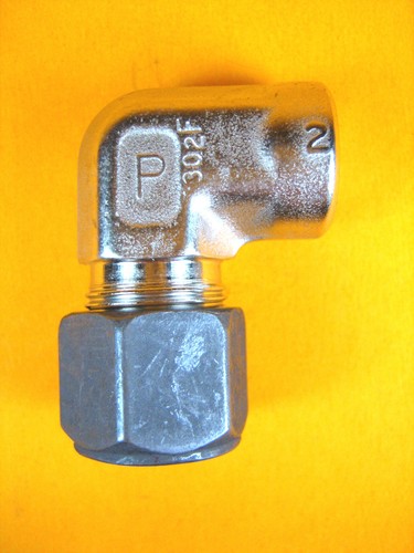 Parker - 8-4 DBZ-SS - SS Female Elbow Fitting, 1/2"x1/4" (Lot of 3) - Picture 3 of 7