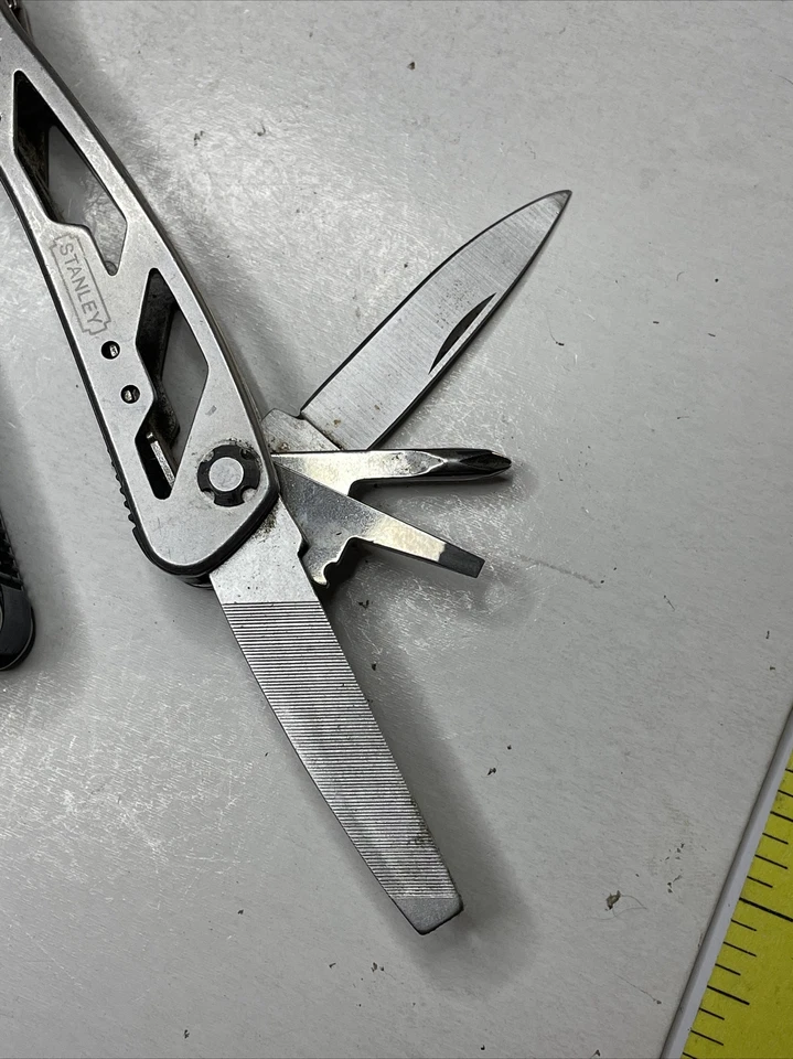 STANLEY MUTI TOOL STAINLESS 2CR 9 TOOL FUNCTIONS - Image 2 of 4