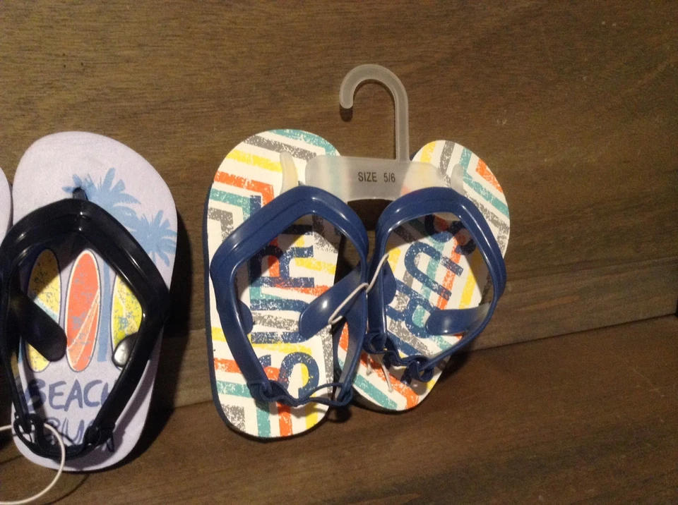 Toy R Us Summer Flip-Flop Sandal Size 5/6  NEW BEACH BUM / SURF  - Image 2 of 4