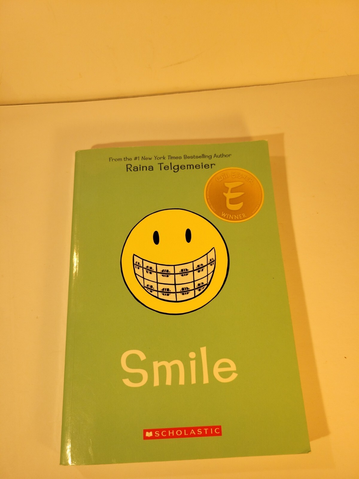 Smile by Raina Telgemeier (2010, Trade Paperback)