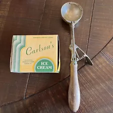 Vintage Ice Cream Scoop Gilchrist's No. 31 Wood Handle & Ice Cream Box Pint