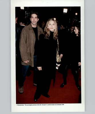 Jennifer Anniston & David Schwimmer ''Scream II'' LA Premiere Red Carpet Photo 97'